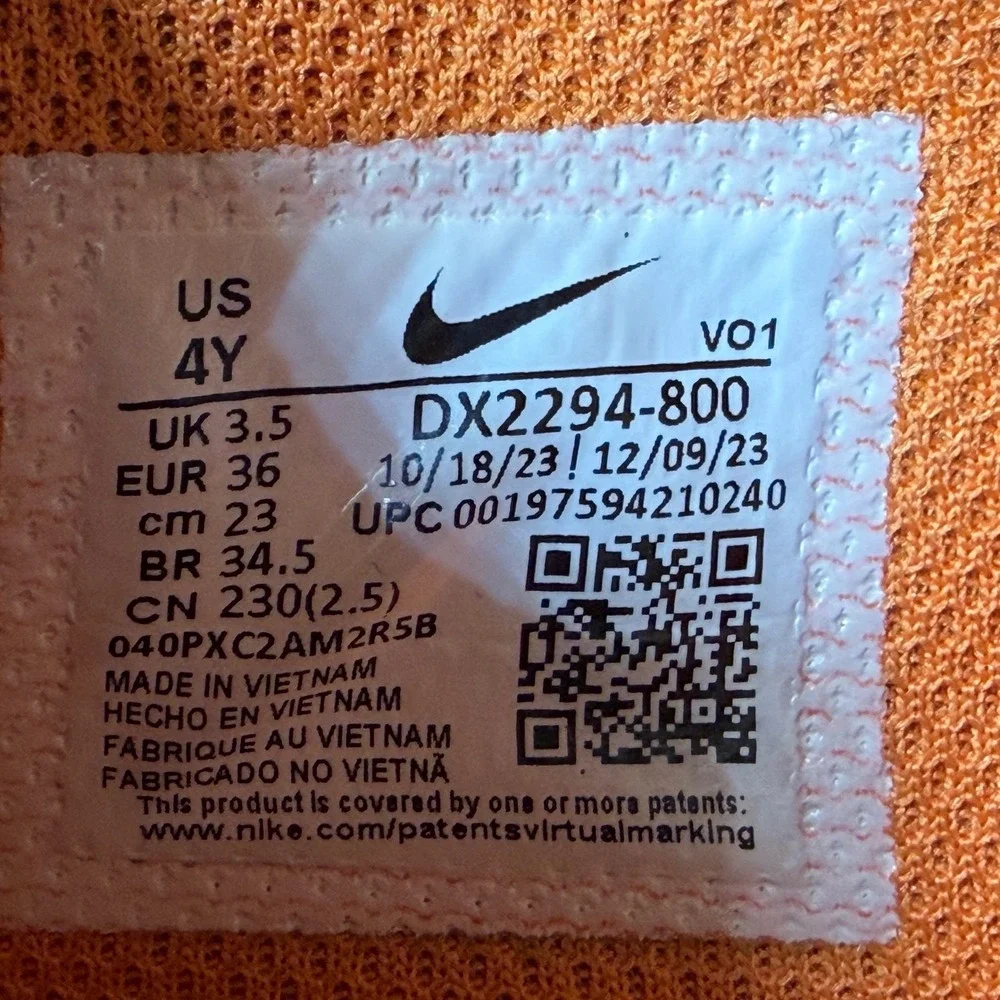 Nike ja mismatched